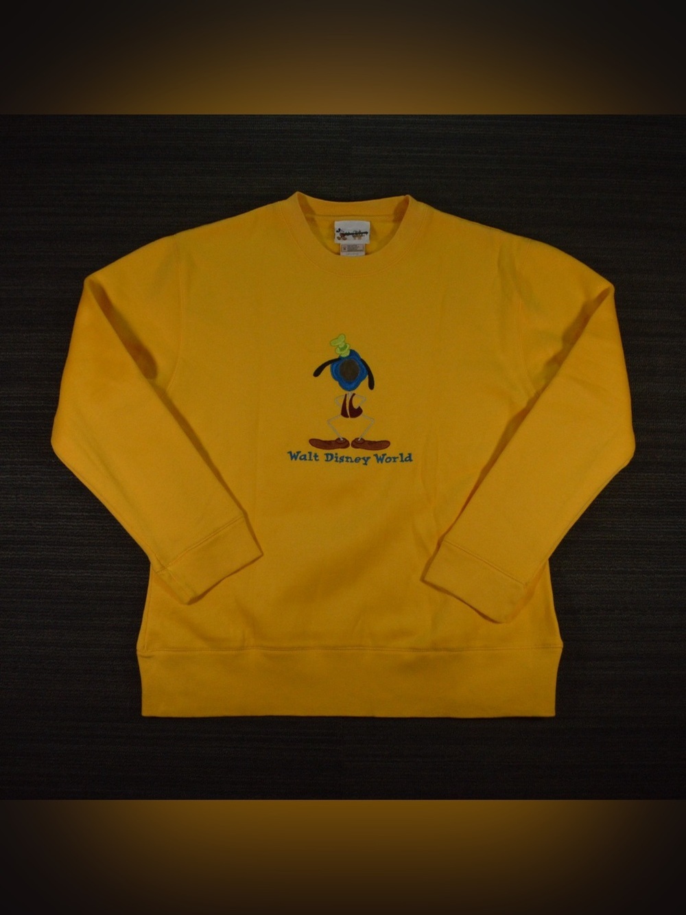 90's Disney Walt Disney World Goofy Yellow Sweatshirt Size M